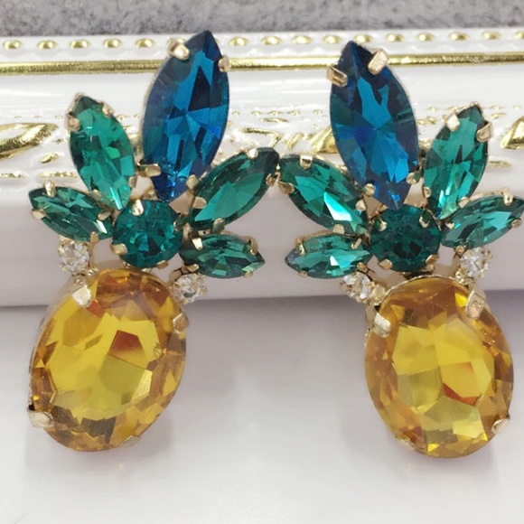 Jewelry - New!!! Beautiful Crystal PIneapple Earrings